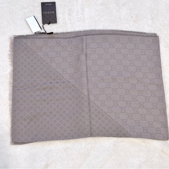 NWT Authentic Gucci Diamente & GG Web Wool Blend Lightweight Scarf French Gray - Picture 6 of 7